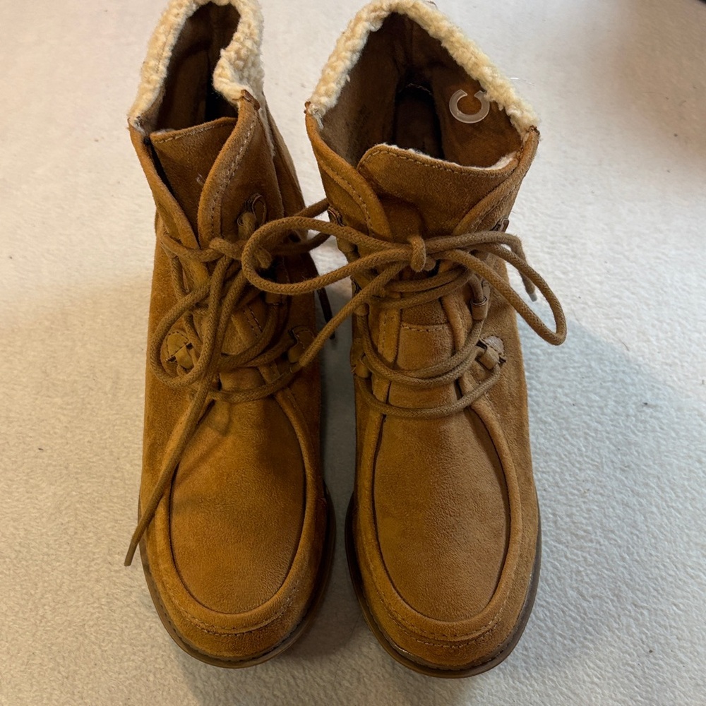 Women’s Suede Lace-Up Ankle Boots with Shearling Lining - Brown